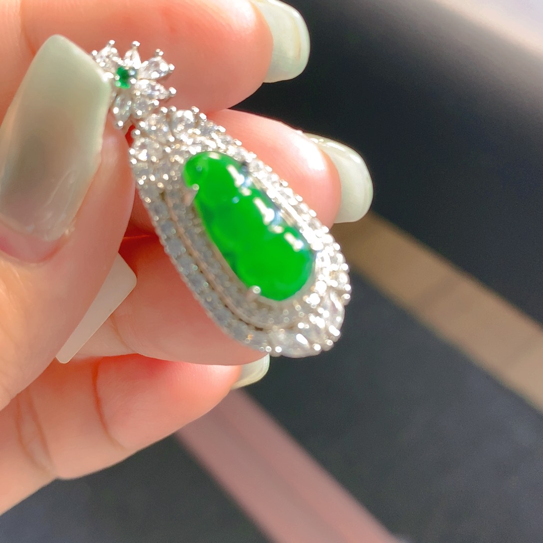 翡翠颈饰未镶嵌翡翠