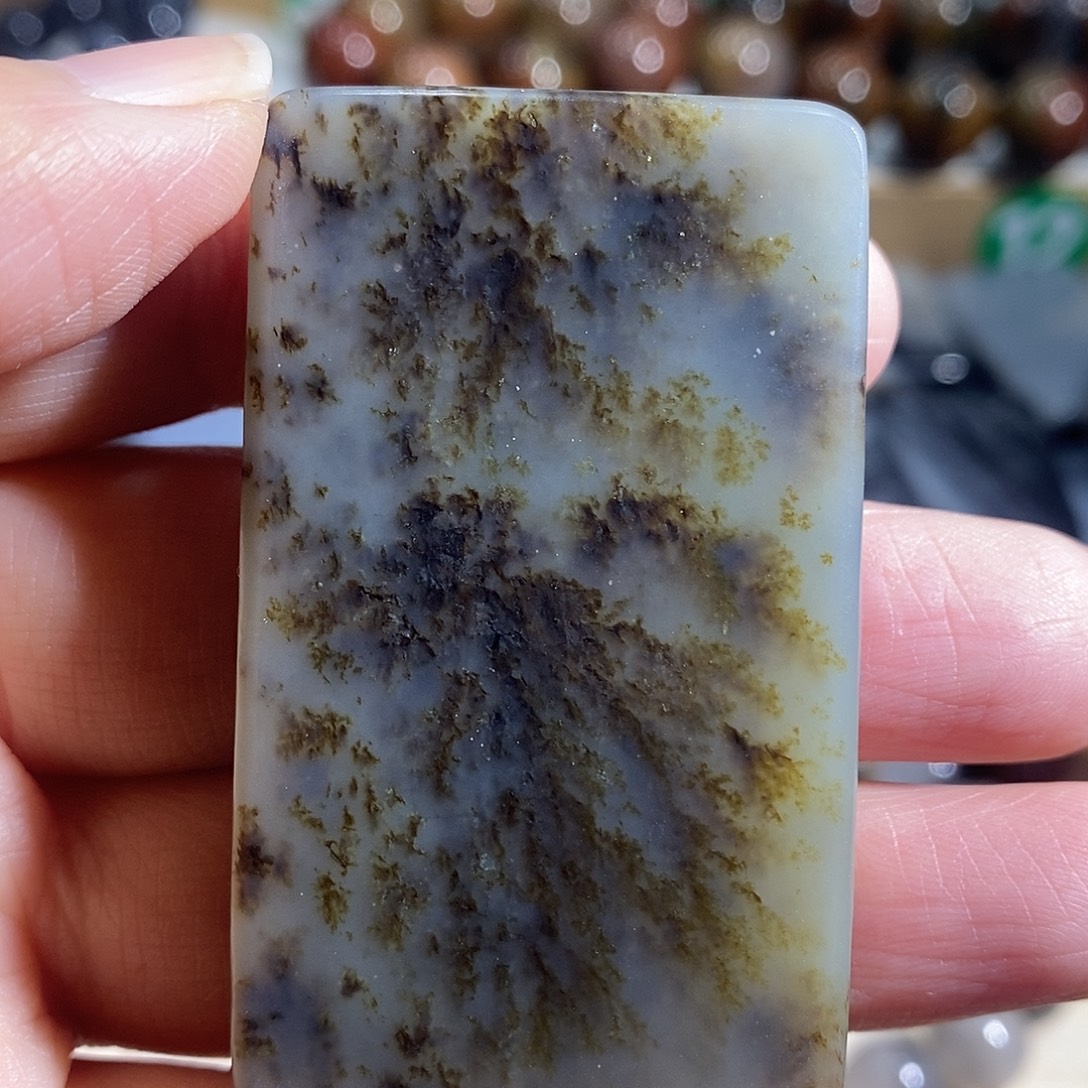 平***直和田玉未镶嵌颈饰