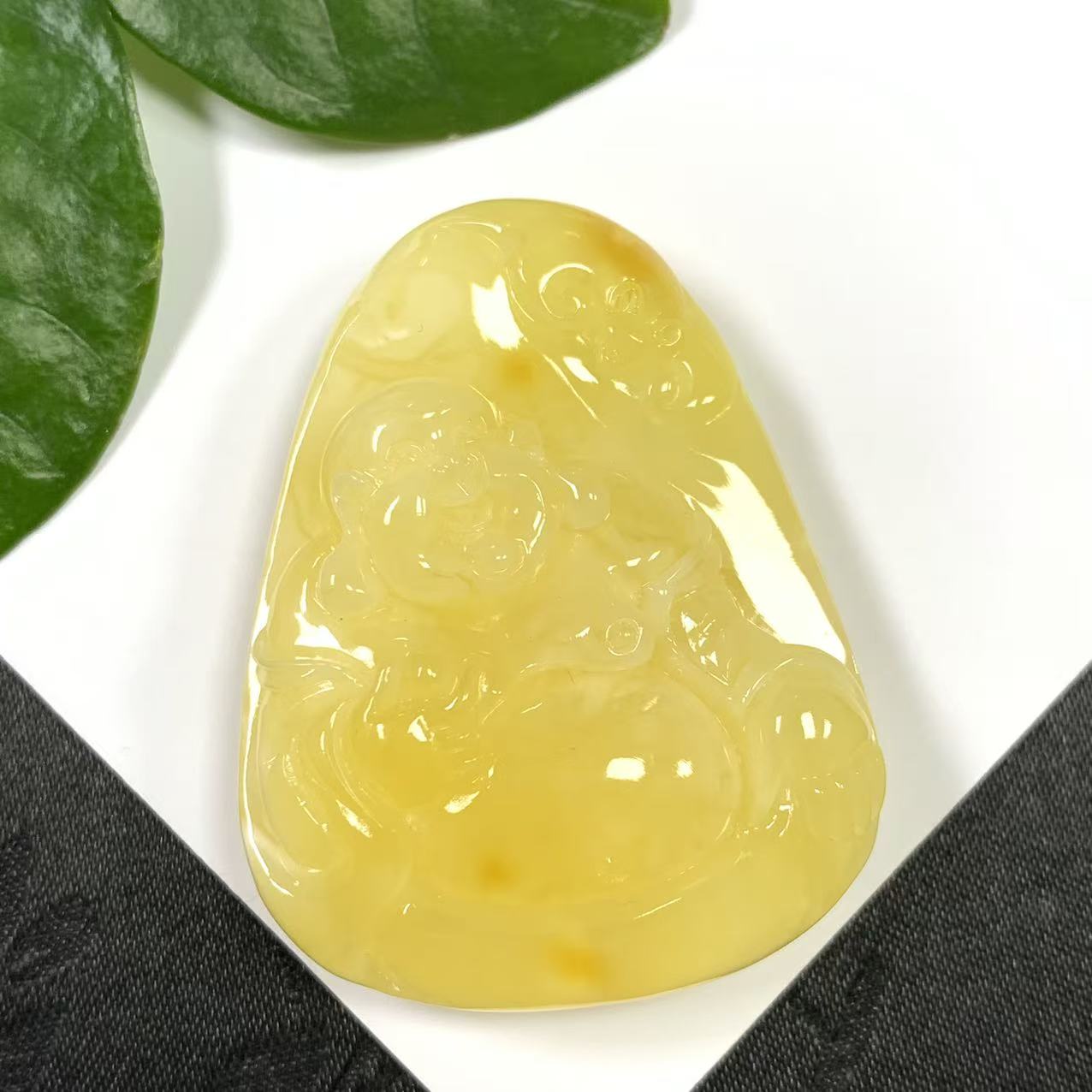 「戴琴珠宝」Q381-蜜蜡雕刻件佛公吊坠（多样性发其一）