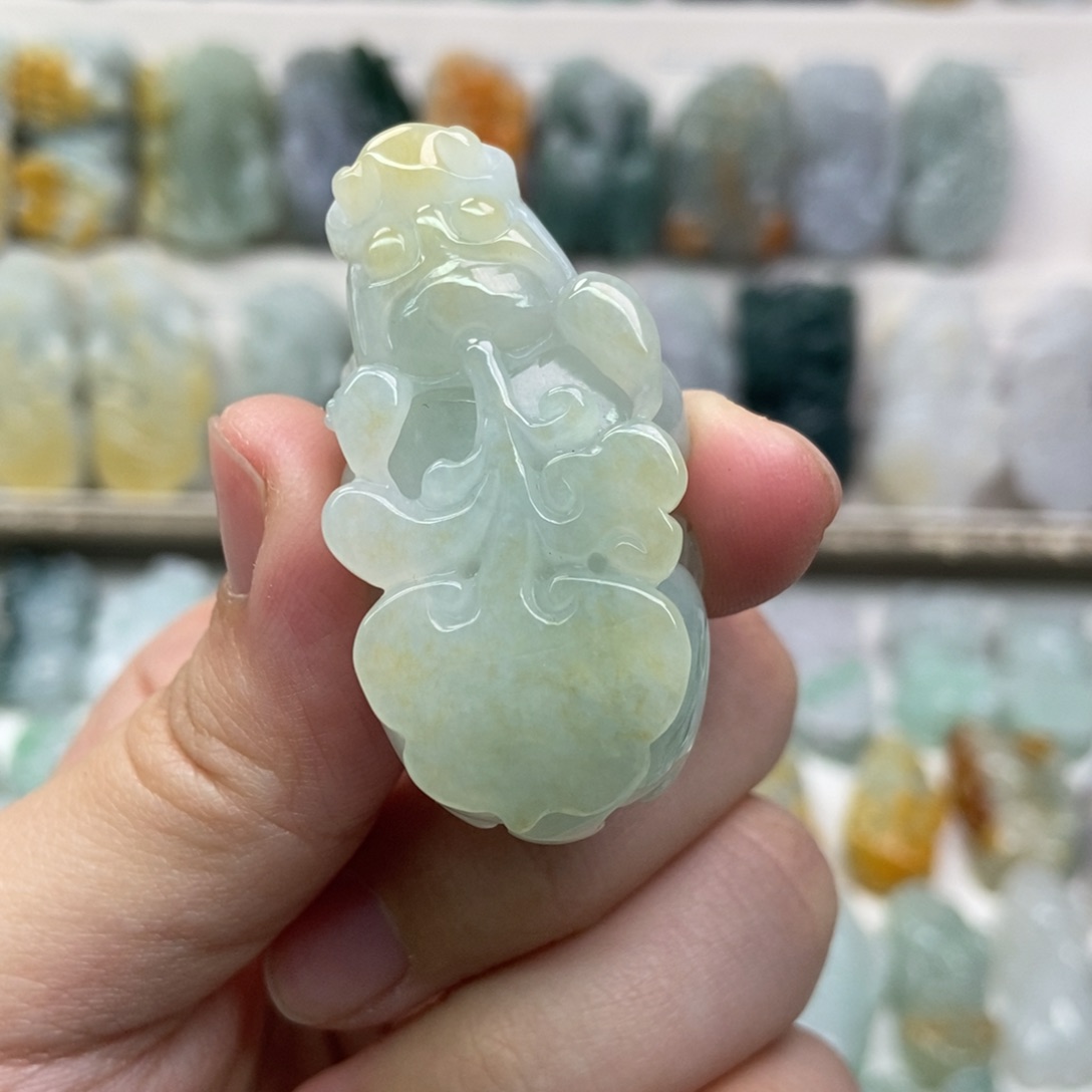 翡翠吊坠(赠链)未镶嵌