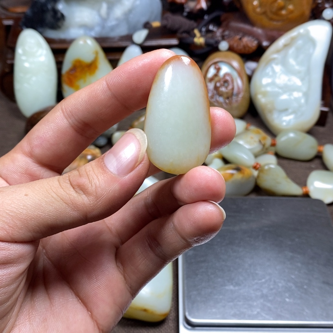 和田玉未镶嵌把件