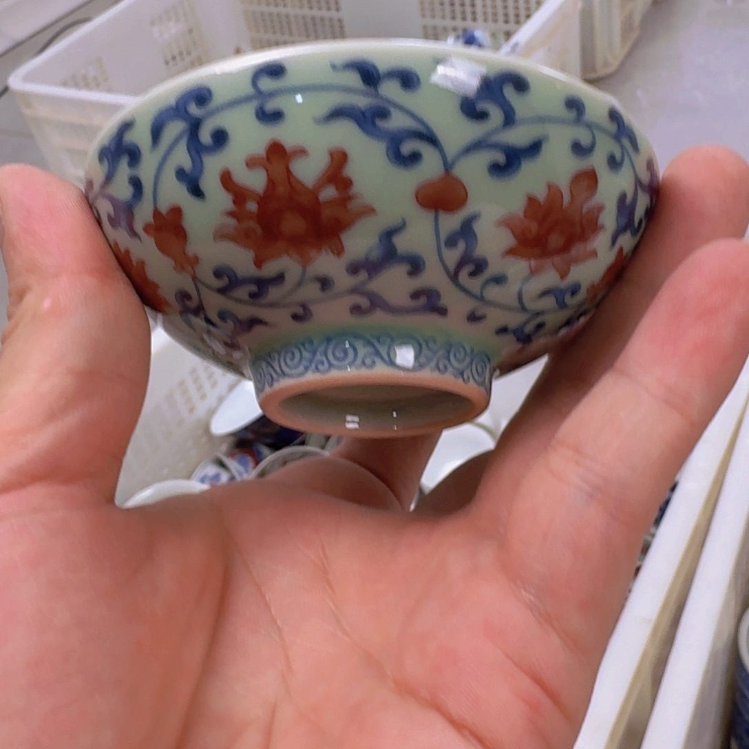 瓷片青釉缠枝莲釉里红普洱杯