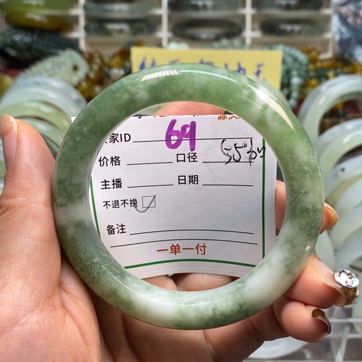 蛇纹石玉未镶嵌手镯微瑕