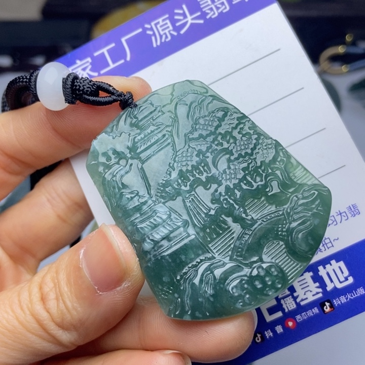 翡翠颈饰未镶嵌翡翠