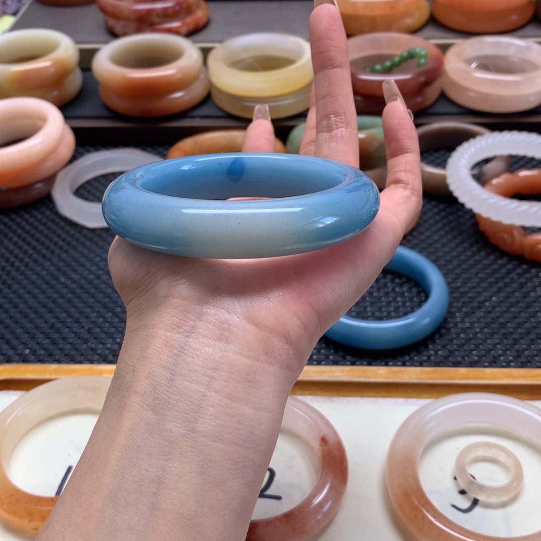 石英质玉手镯未镶嵌七*