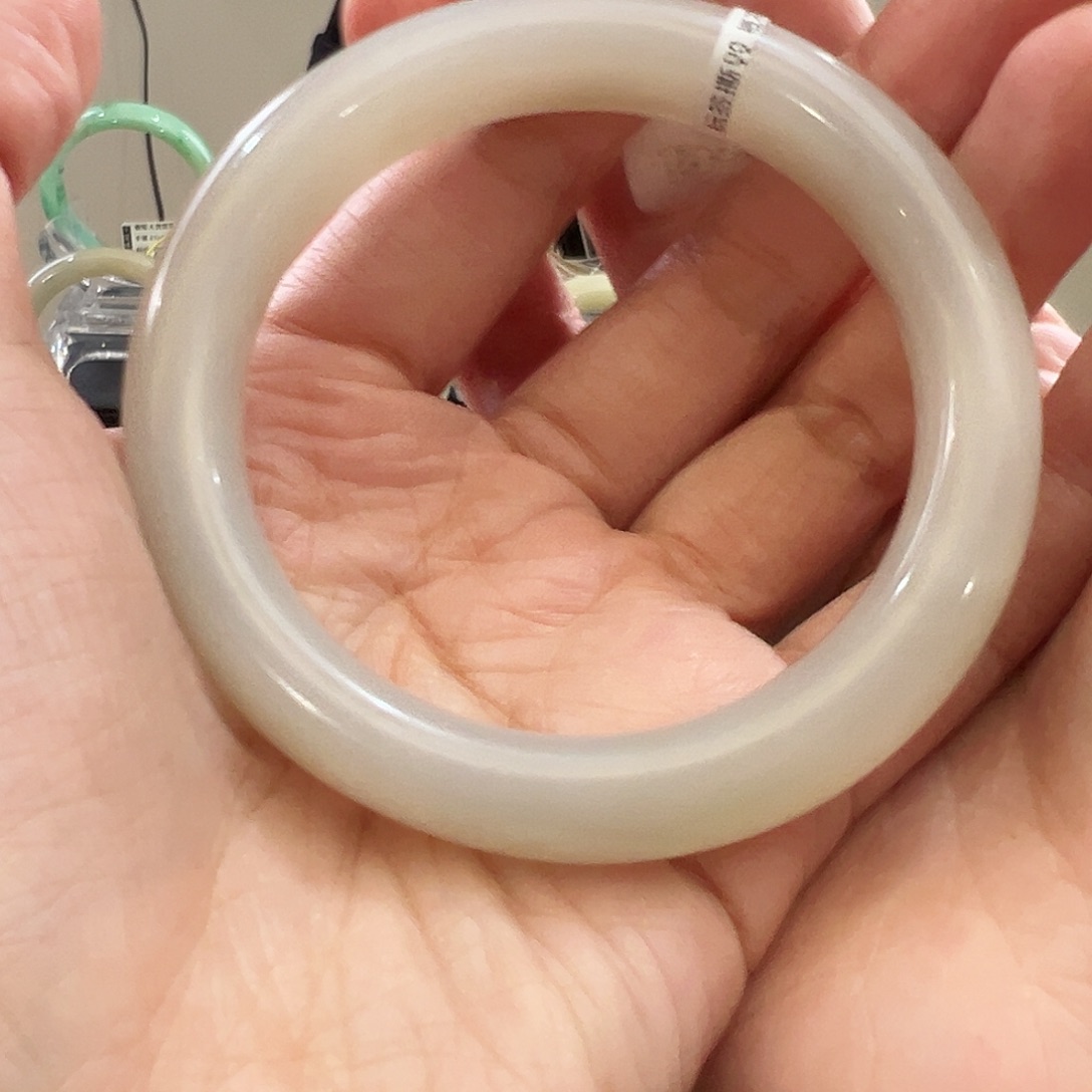 时***巷和田玉未镶嵌手镯