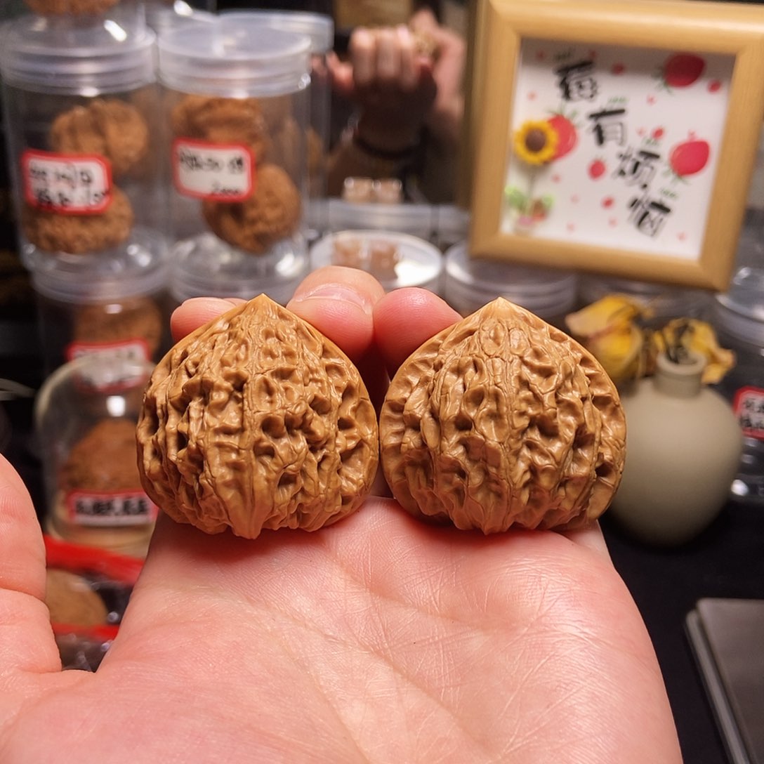 文玩核桃吊坠40金牛有修