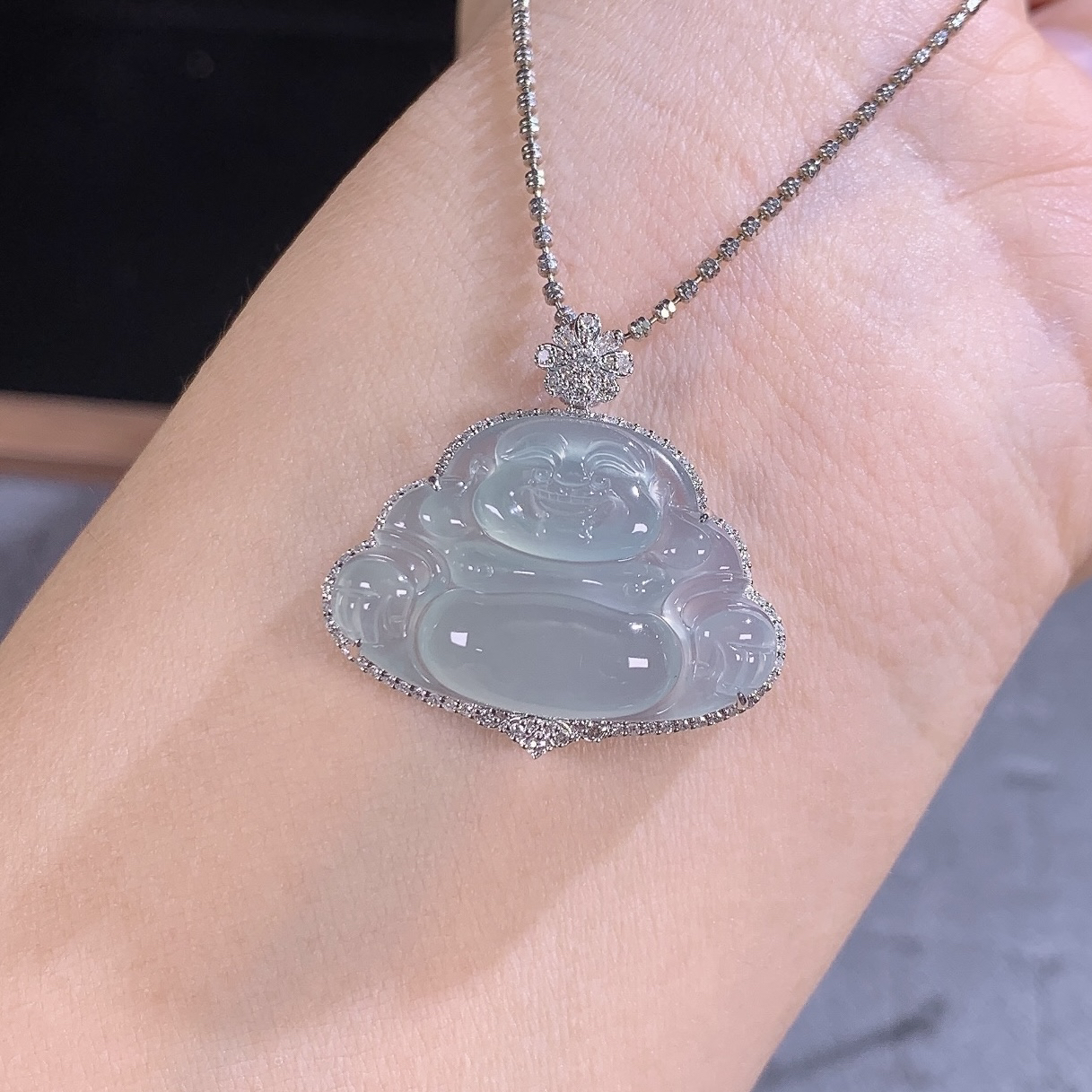 缅甸天然A货翡翠镶嵌18k金老坑料冰种晴绿底佛公吊坠29.3×30×9.6