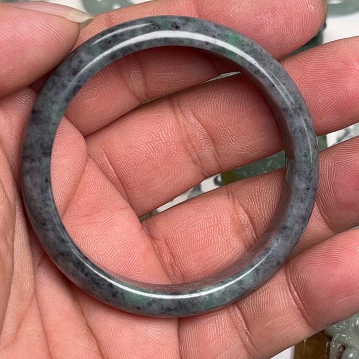 梦***甜翡翠未镶嵌颈饰手镯