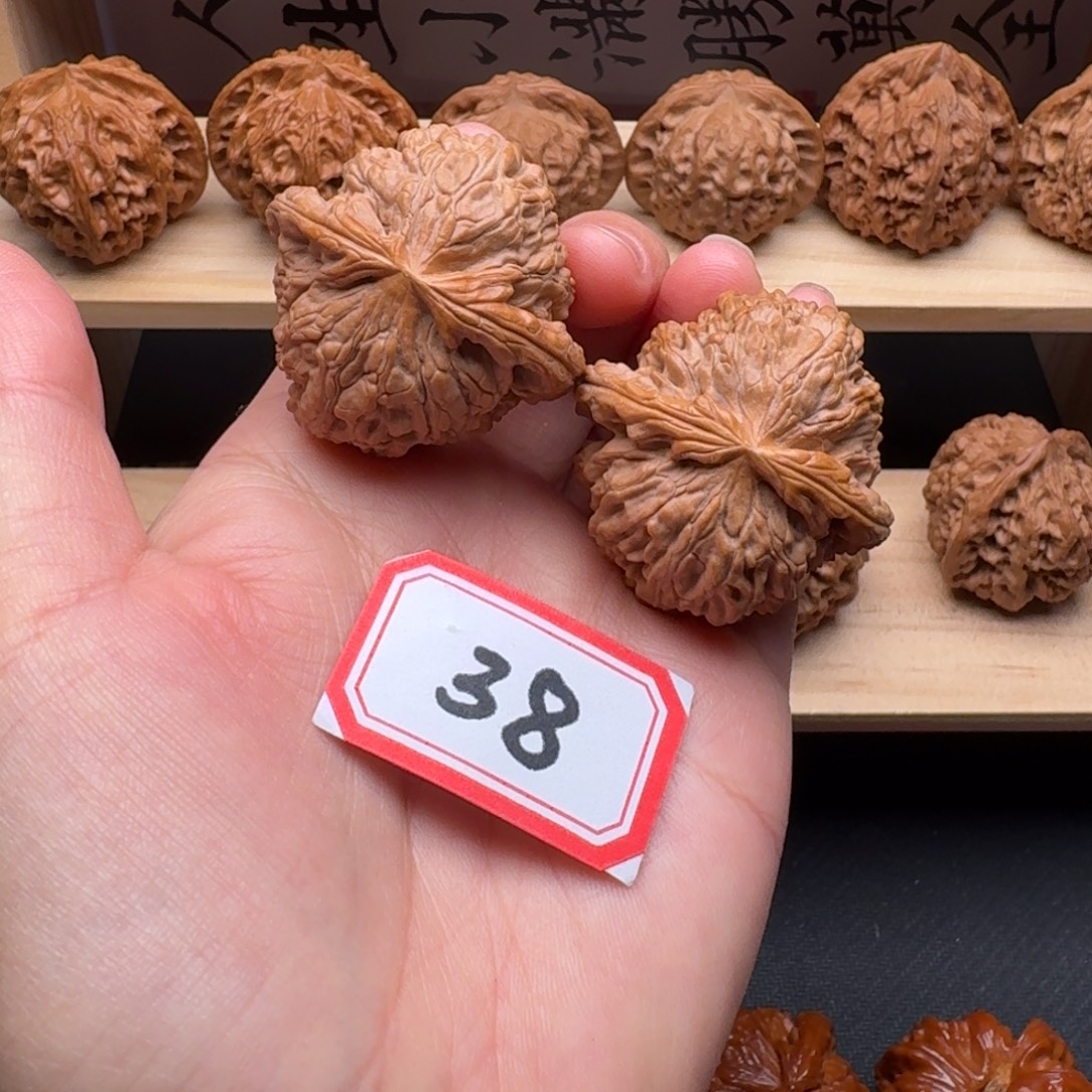 文玩核桃吊坠白狮子41尺