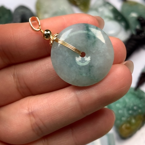 翡翠颈饰未镶嵌翡翠