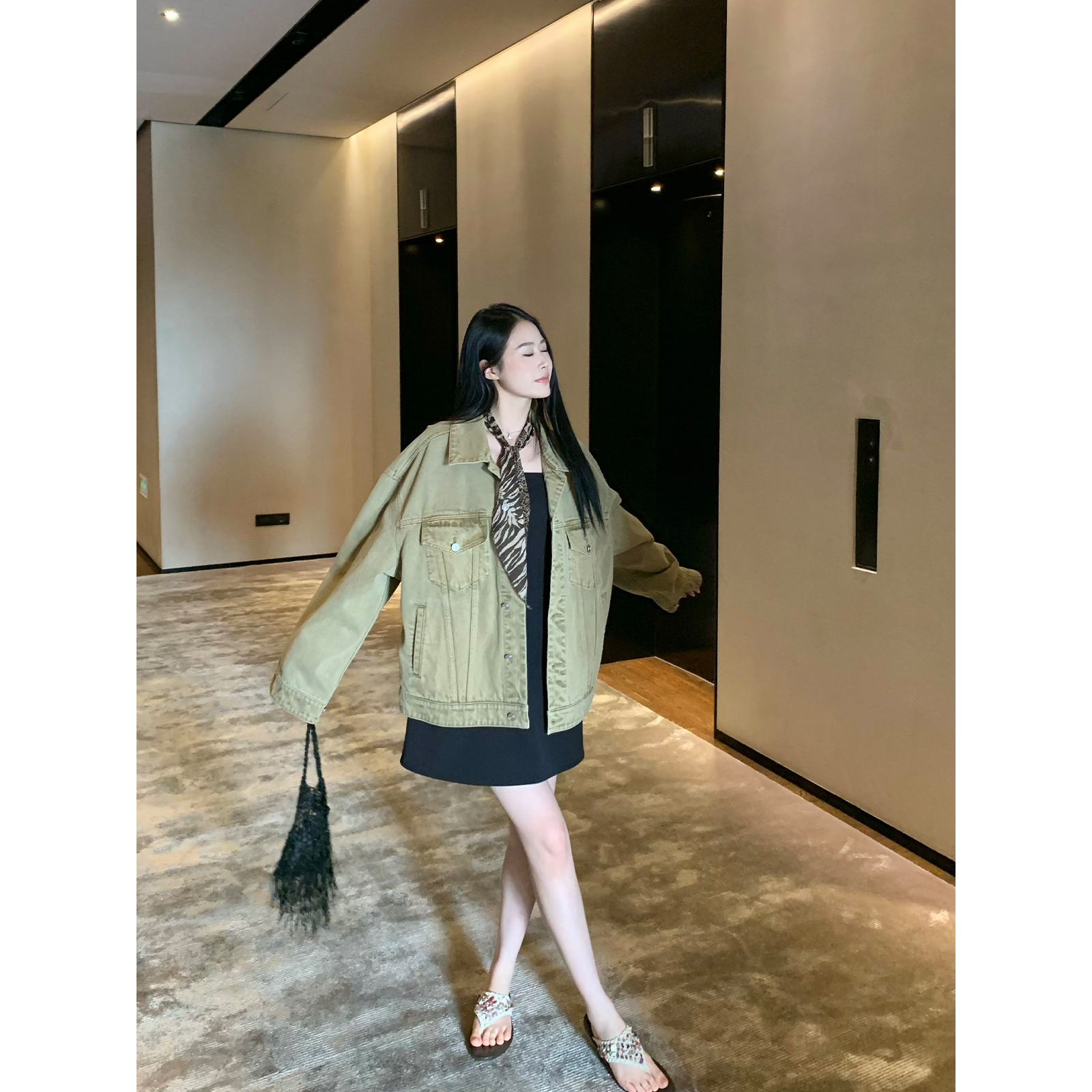 周淼ZHOUMIAO大廓型落肩彩色牛仔上衣宽松休闲短外套女ZM25X8588Z