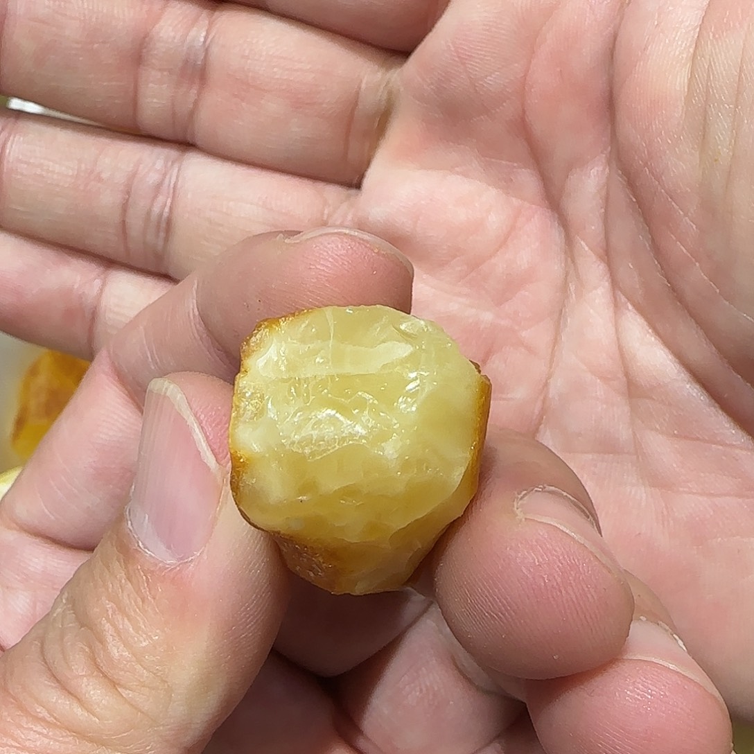 定制琥珀未镶嵌蜜蜡
