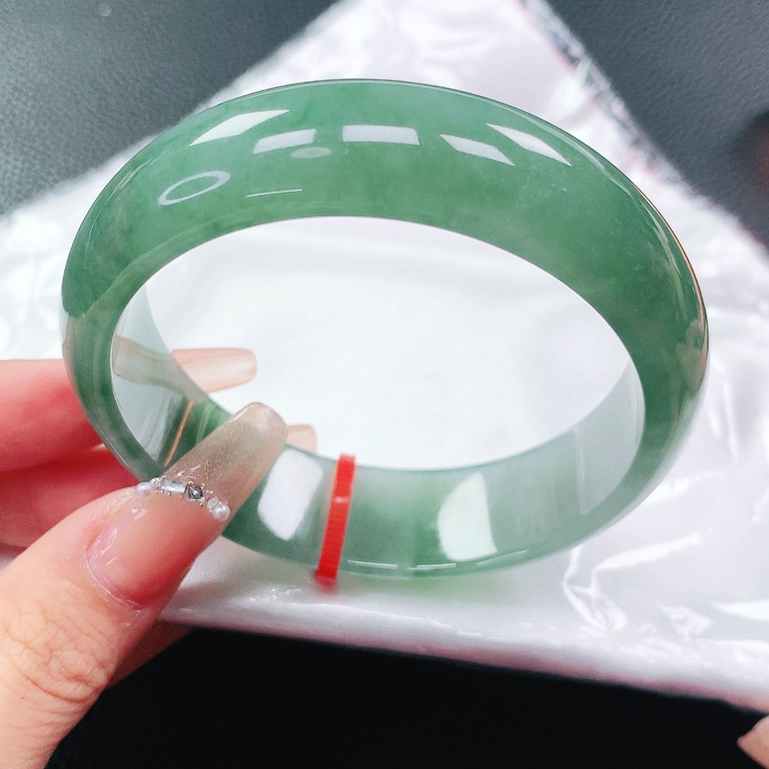 翡翠手镯未镶嵌58圈