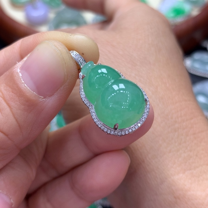 翡翠吊坠(不含链)18K金镶嵌