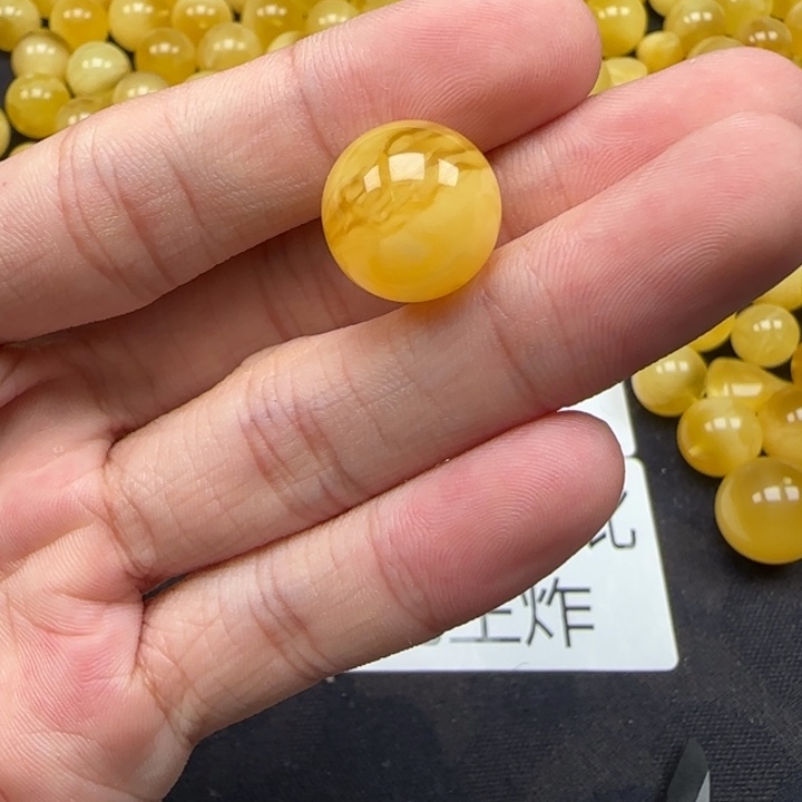 未镶嵌琥珀裸石天然106