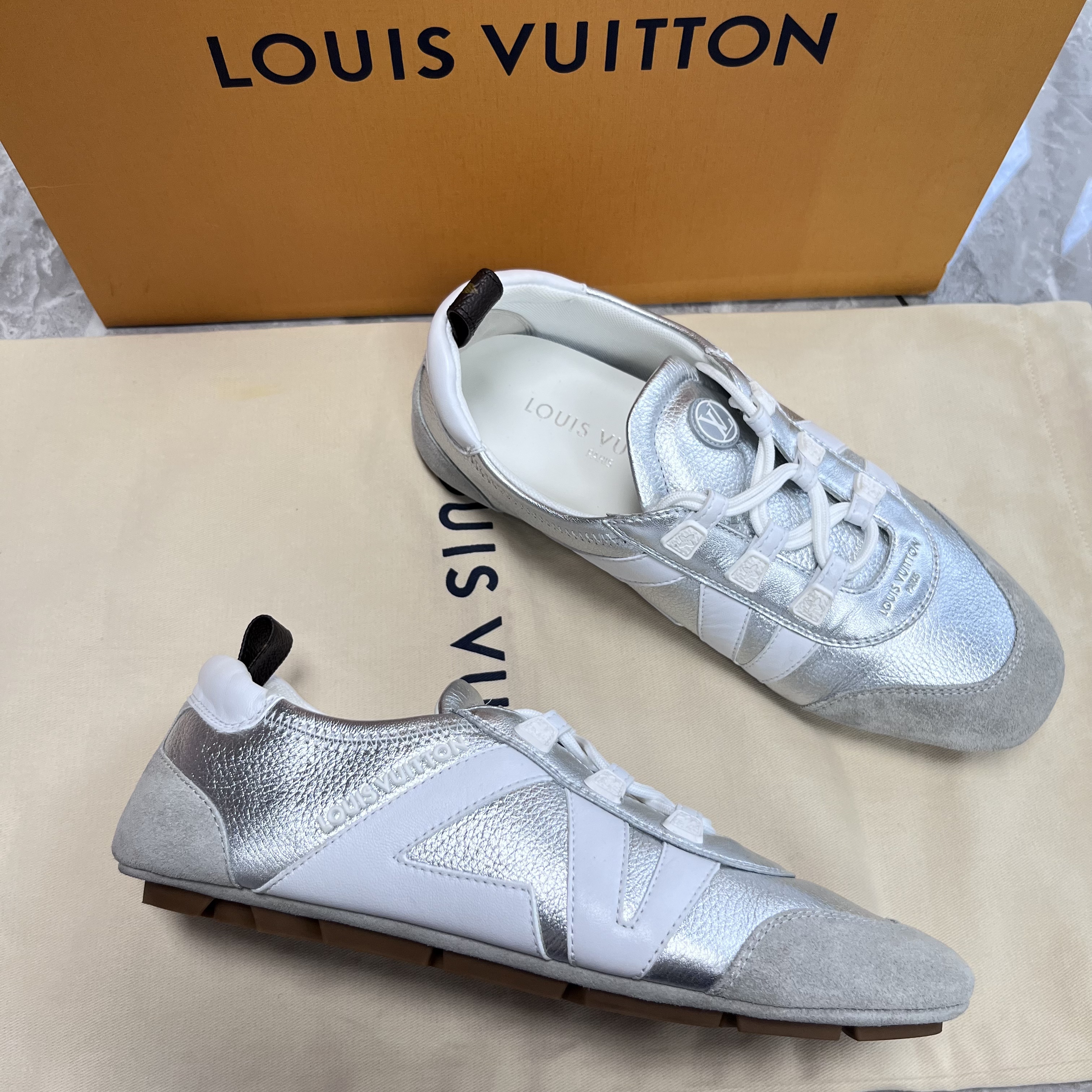99新 LouisVuitton/路易威登 37.5码！lv sneakerina 德训鞋  银色