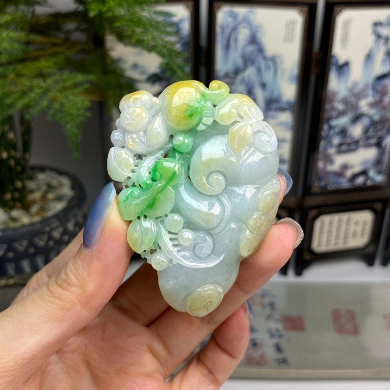 黄加绿灵猴献瑞如意挂件手把件 天然翡翠A货 