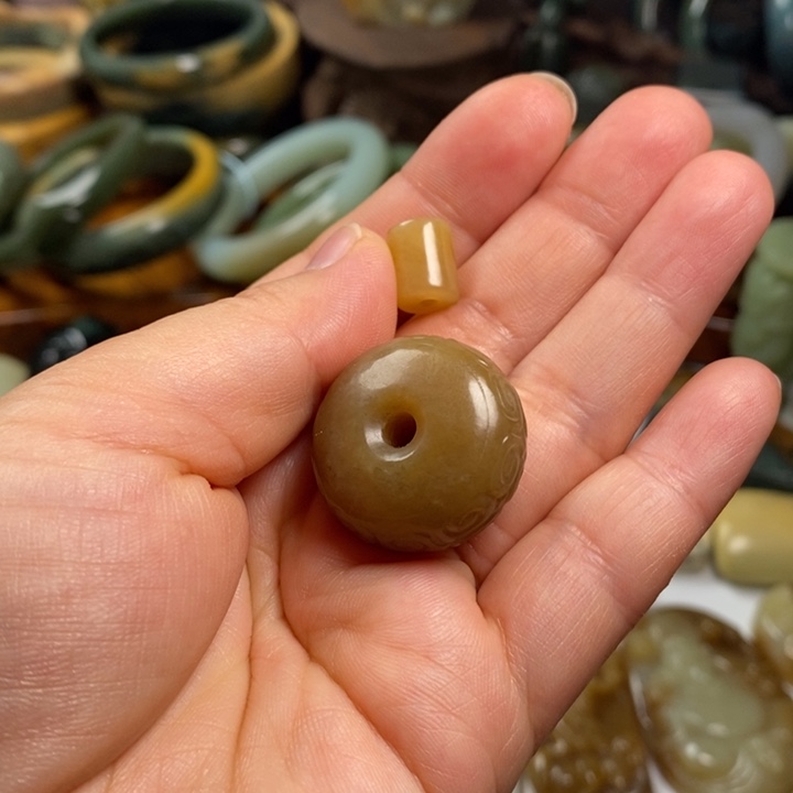 岫岩河磨玉（透闪石质玉）未镶嵌颈饰