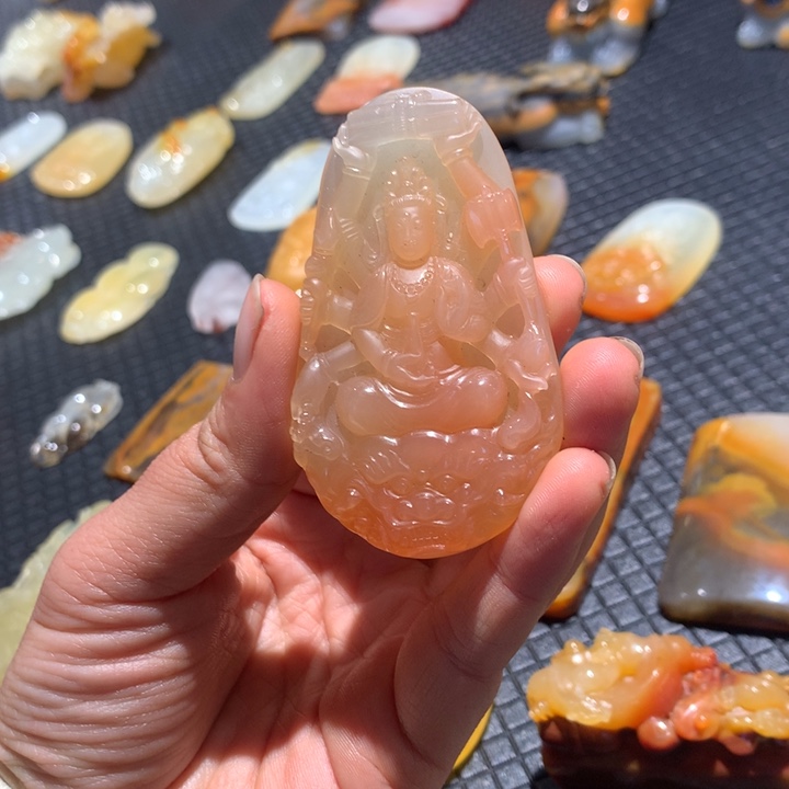 石英质玉（黄龙玉）未镶嵌颈饰