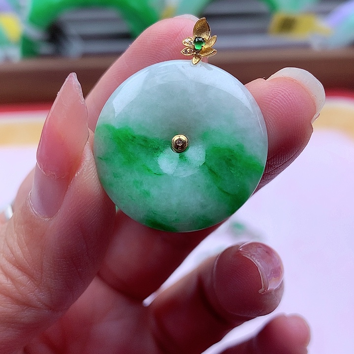 翡翠颈饰18K金镶嵌翡翠