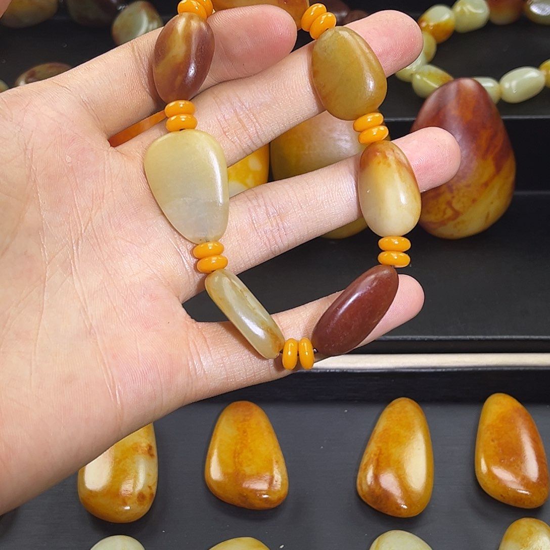 和田玉未镶嵌吊坠(赠链)