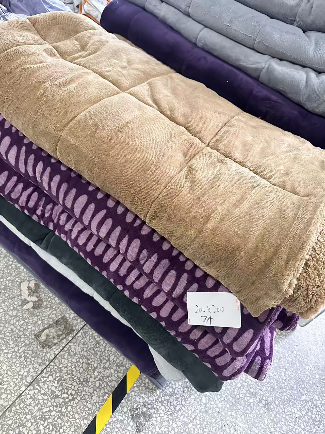 《兵哥外贸》3楼200×200杂款法兰绒/羊羔绒被子 发一张 不挑色 