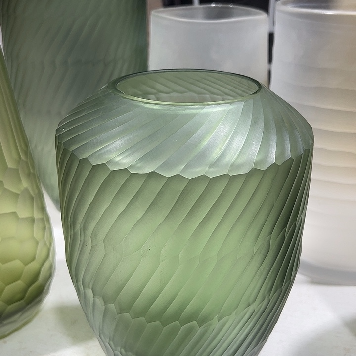 琉璃手工艺品绿色磨刻花瓶花器高23口9