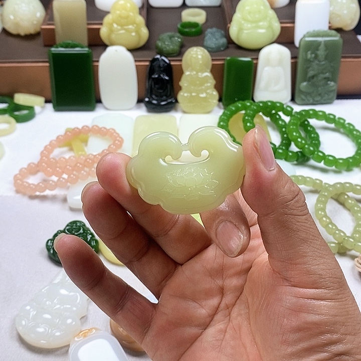 和田玉（糖玉）未镶嵌珠宝奇石