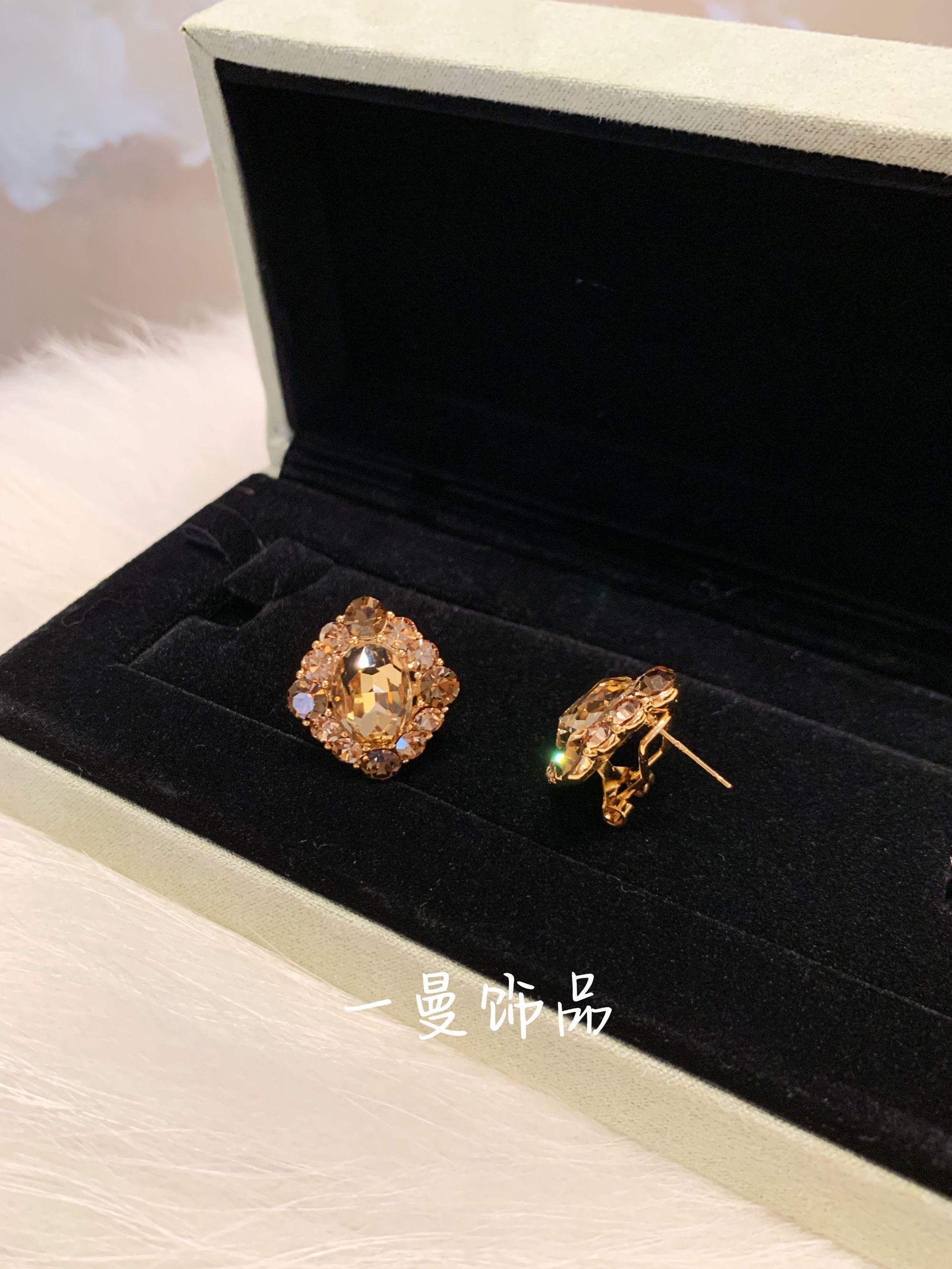 铜合金合成锆石耳饰 中古风琥珀鎏金重工耳钉MZ4489