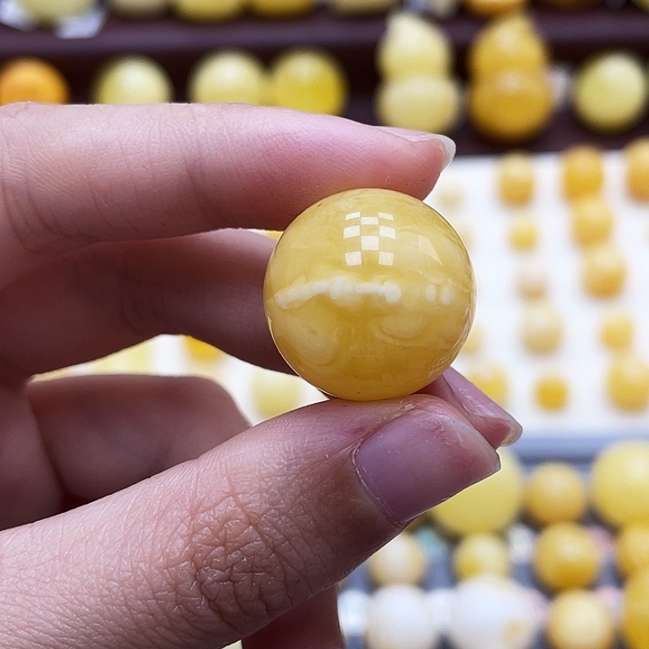 琥珀未镶嵌裸石19.5mm瑕 6-1