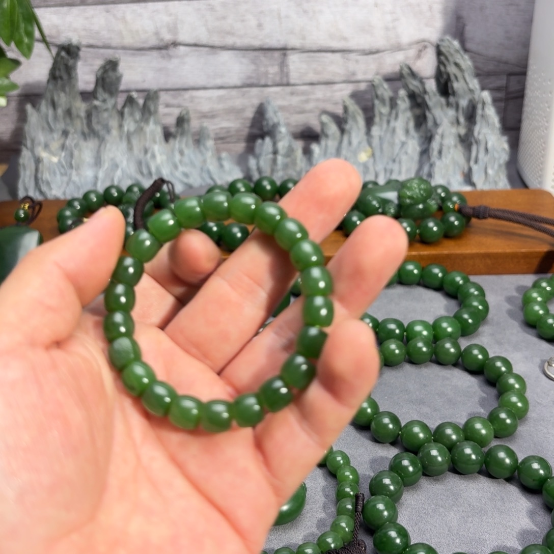 是***！和田玉（碧玉）未镶嵌手链