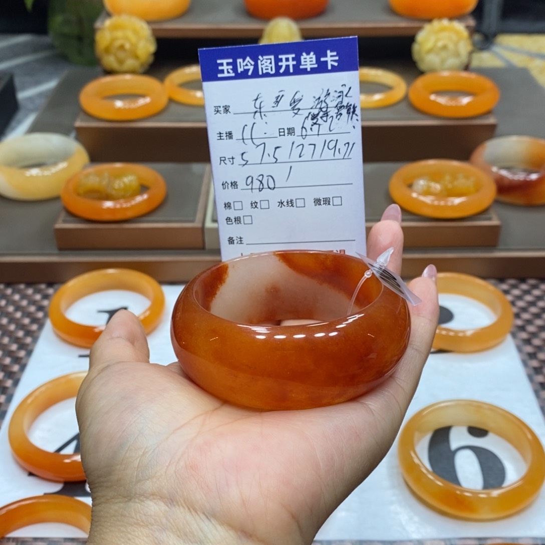 东***铁石英质玉（黄龙玉）未镶嵌手镯