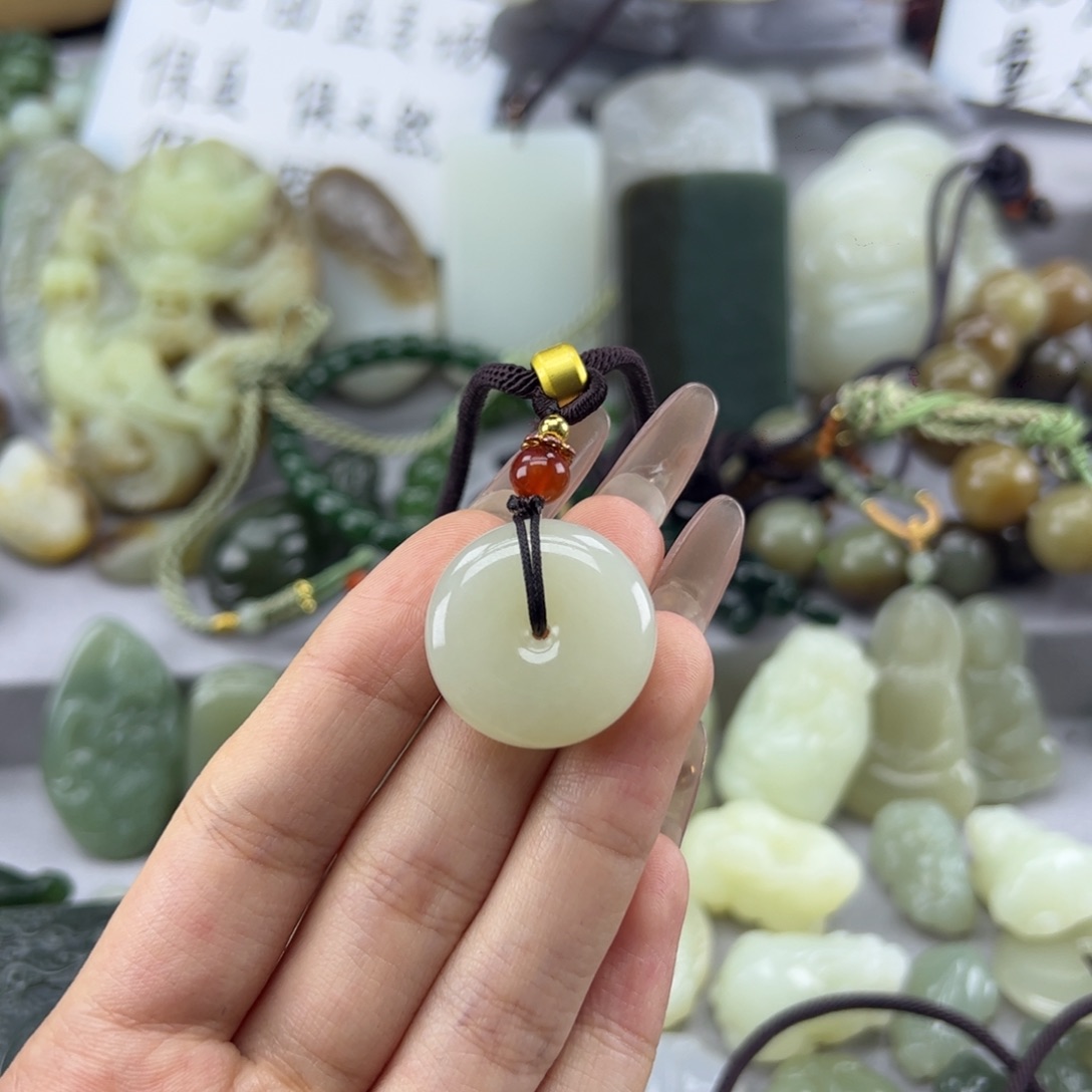 和田玉未镶嵌颈饰