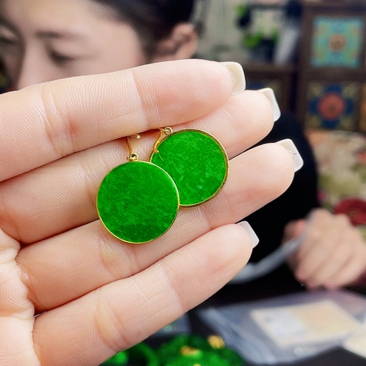 翡翠18K金镶嵌颈饰多样性