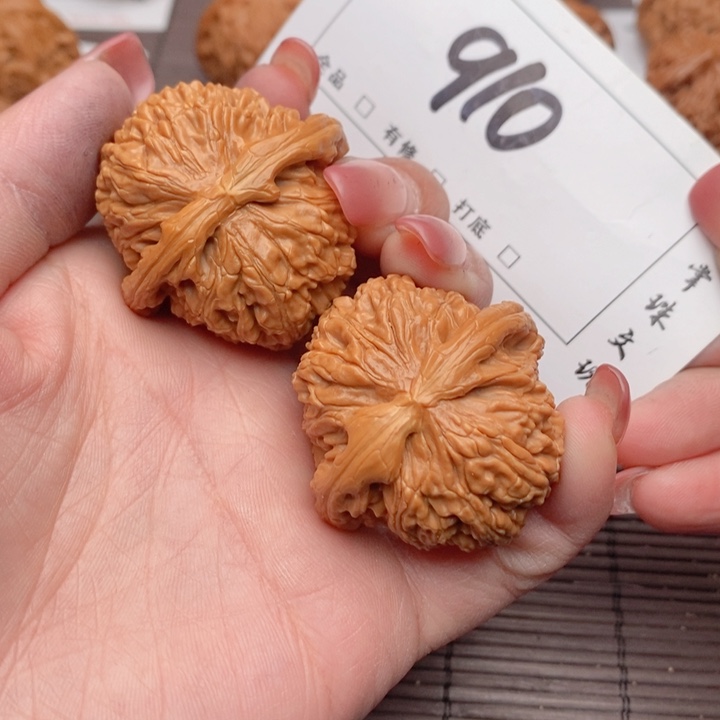 文玩核桃吊坠40白狮子910