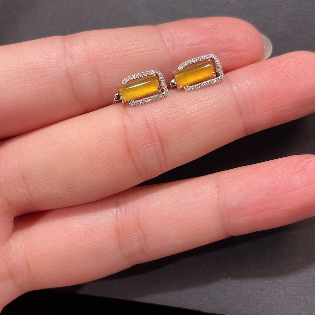 翡翠18K金镶嵌耳饰南非钻