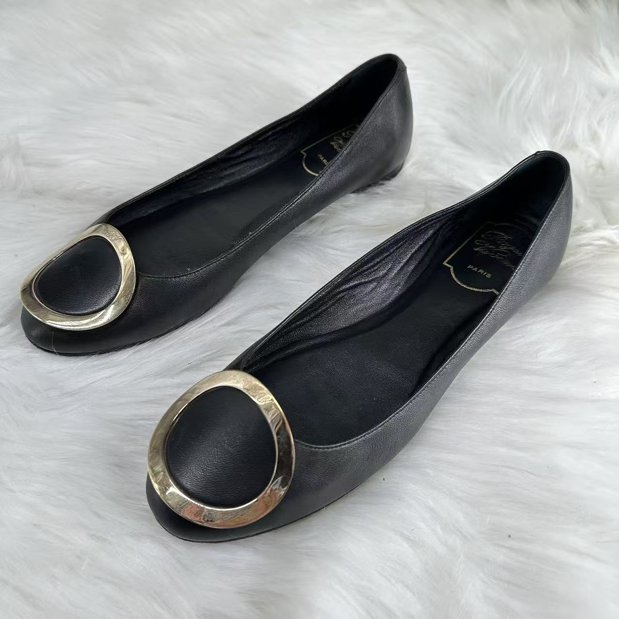 95新 Roger Vivier/罗杰·维威耶 37.5码/无配件/黑色金扣单鞋1124
