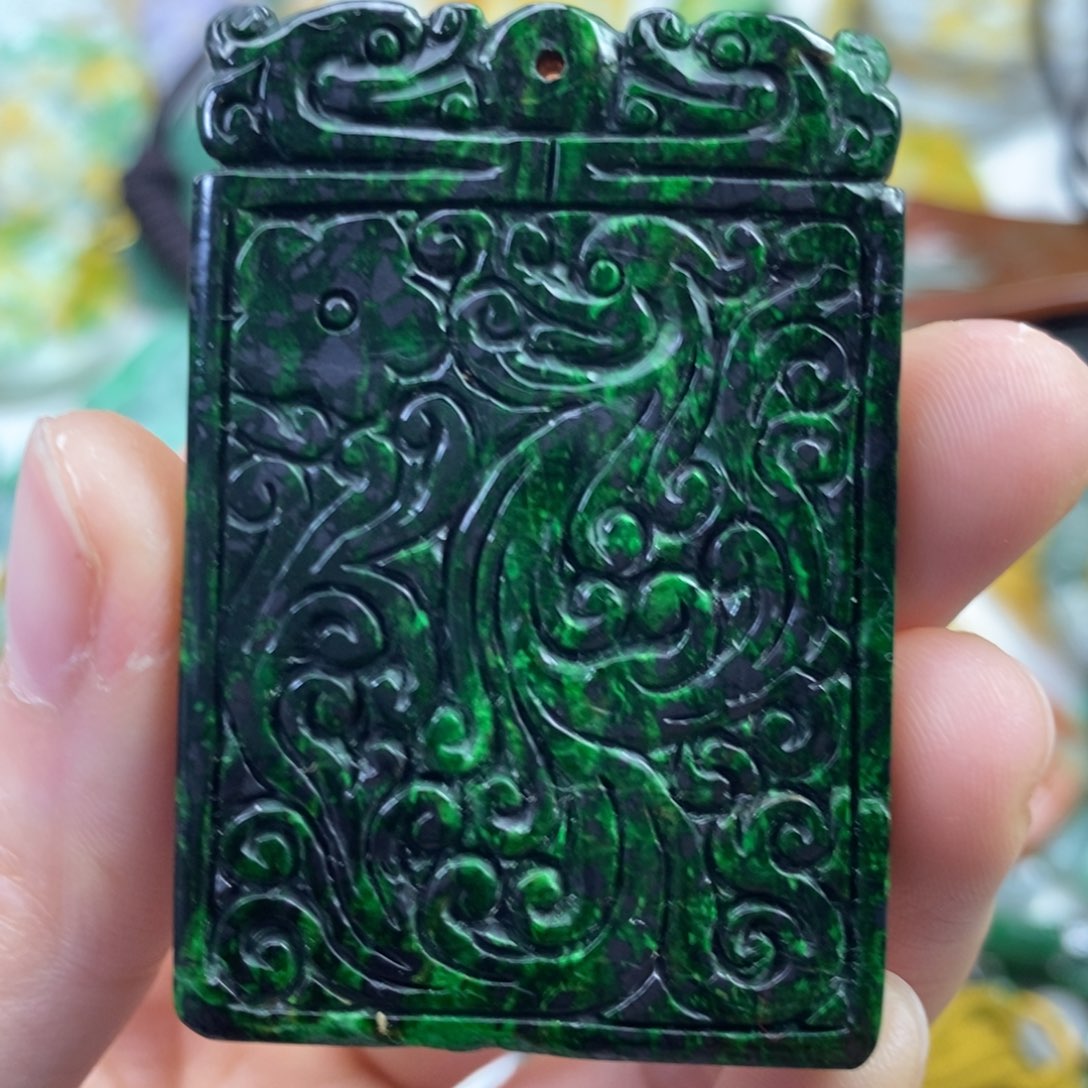 翡翠未镶嵌颈饰古**谣