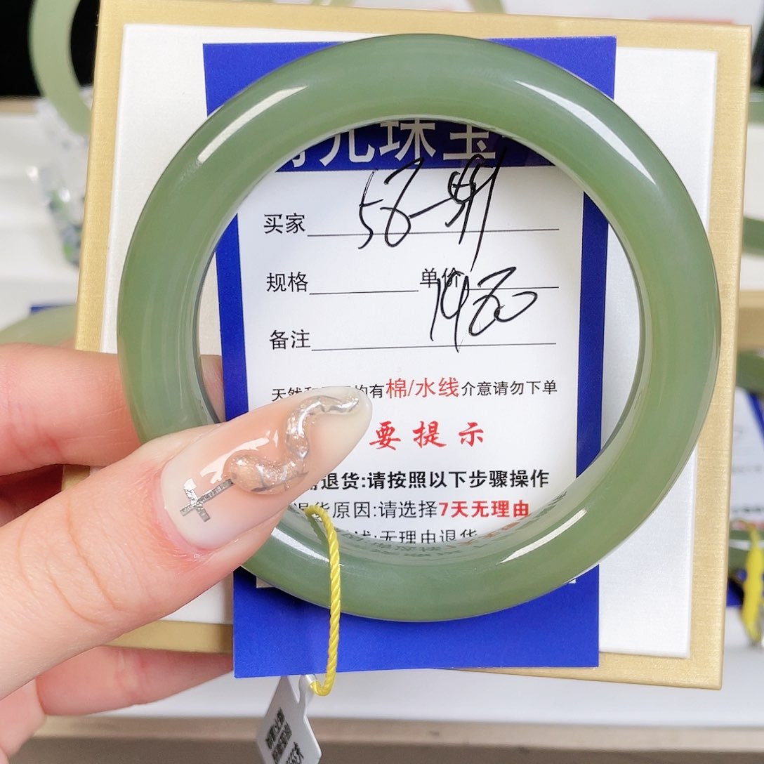 和田玉手镯未镶嵌