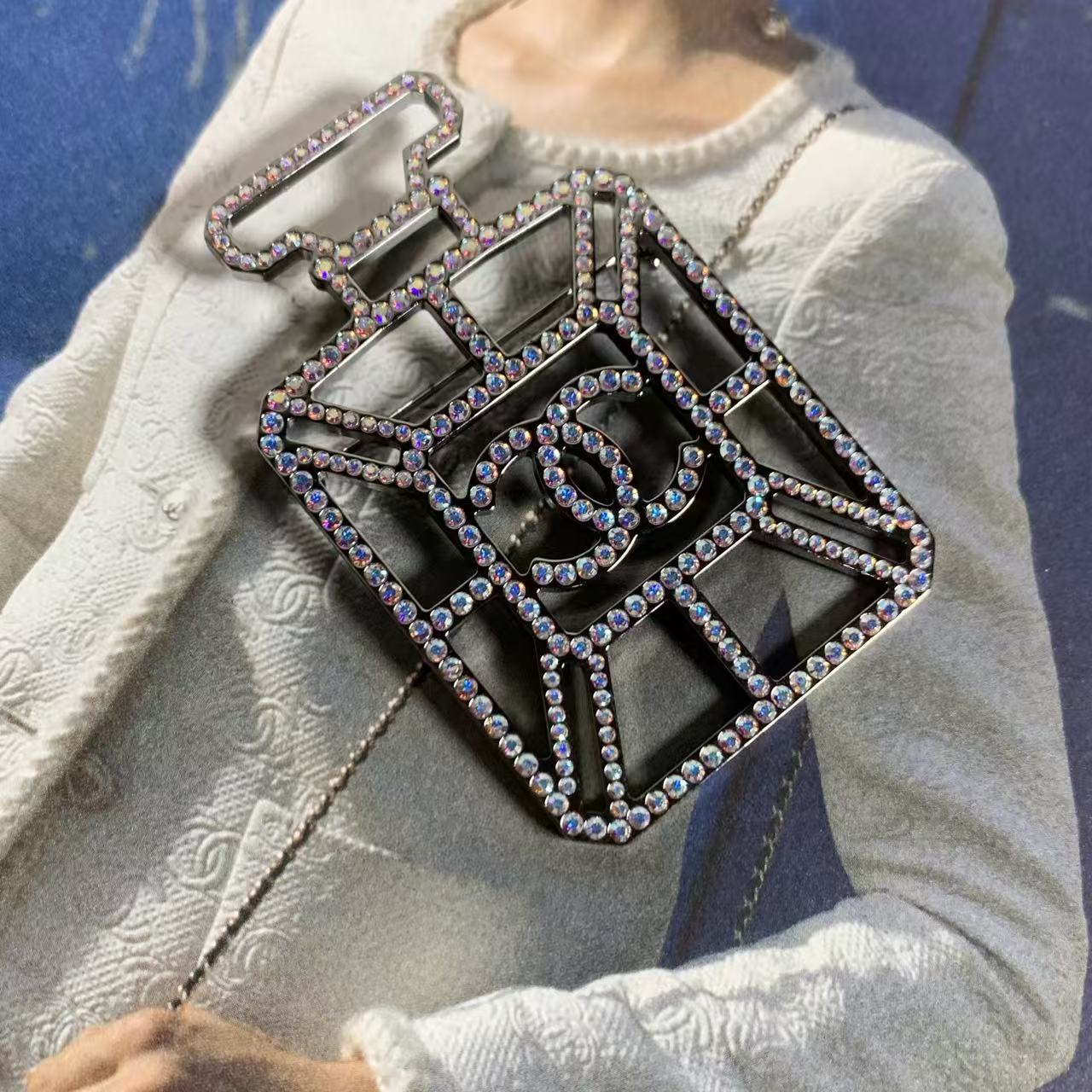 99新 Chanel/香奈儿 17B香水瓶镂空胸针/62753454/12期/代卖服务