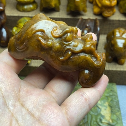 未镶嵌蛇纹石玉颈饰76