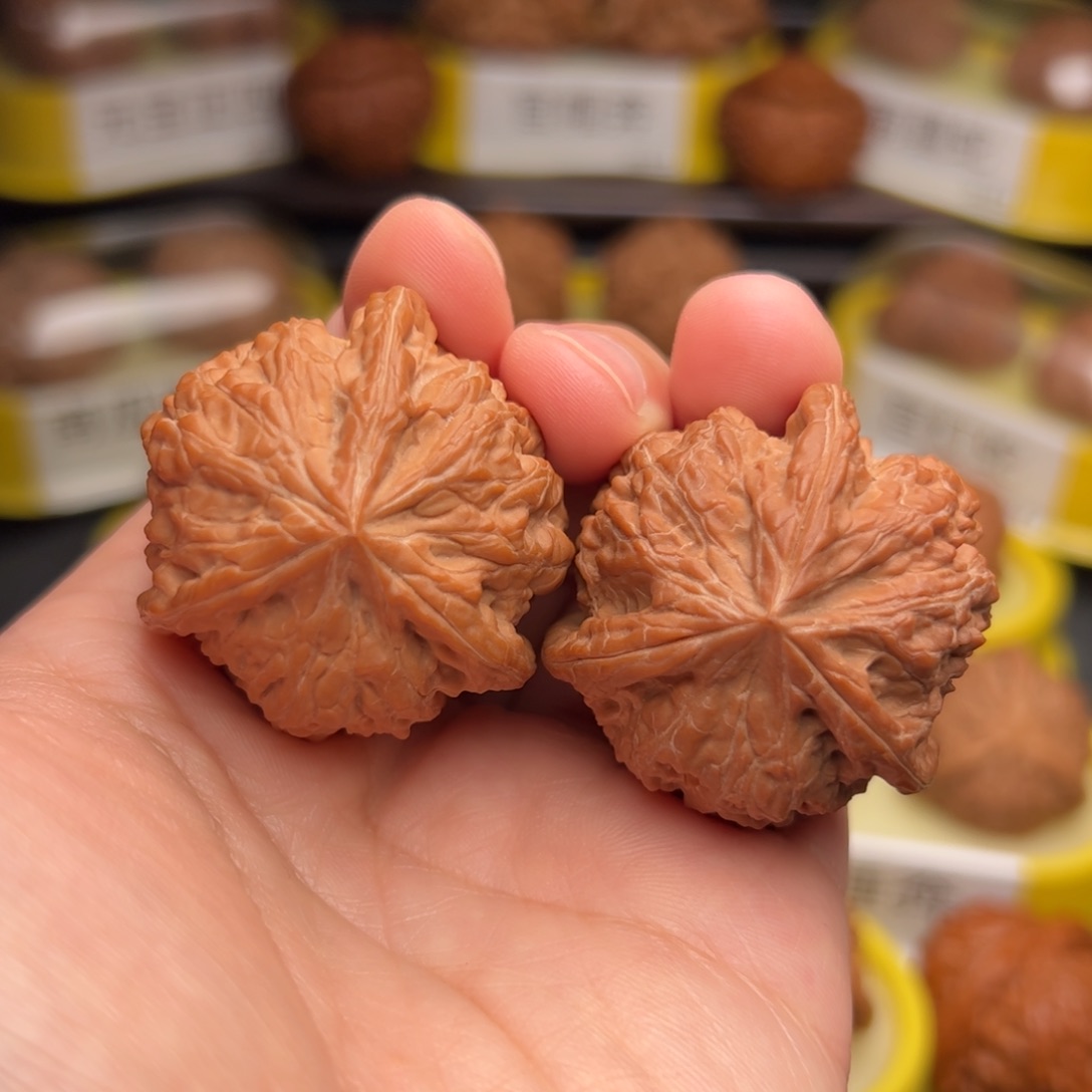 文玩核桃吊坠平谷凹底