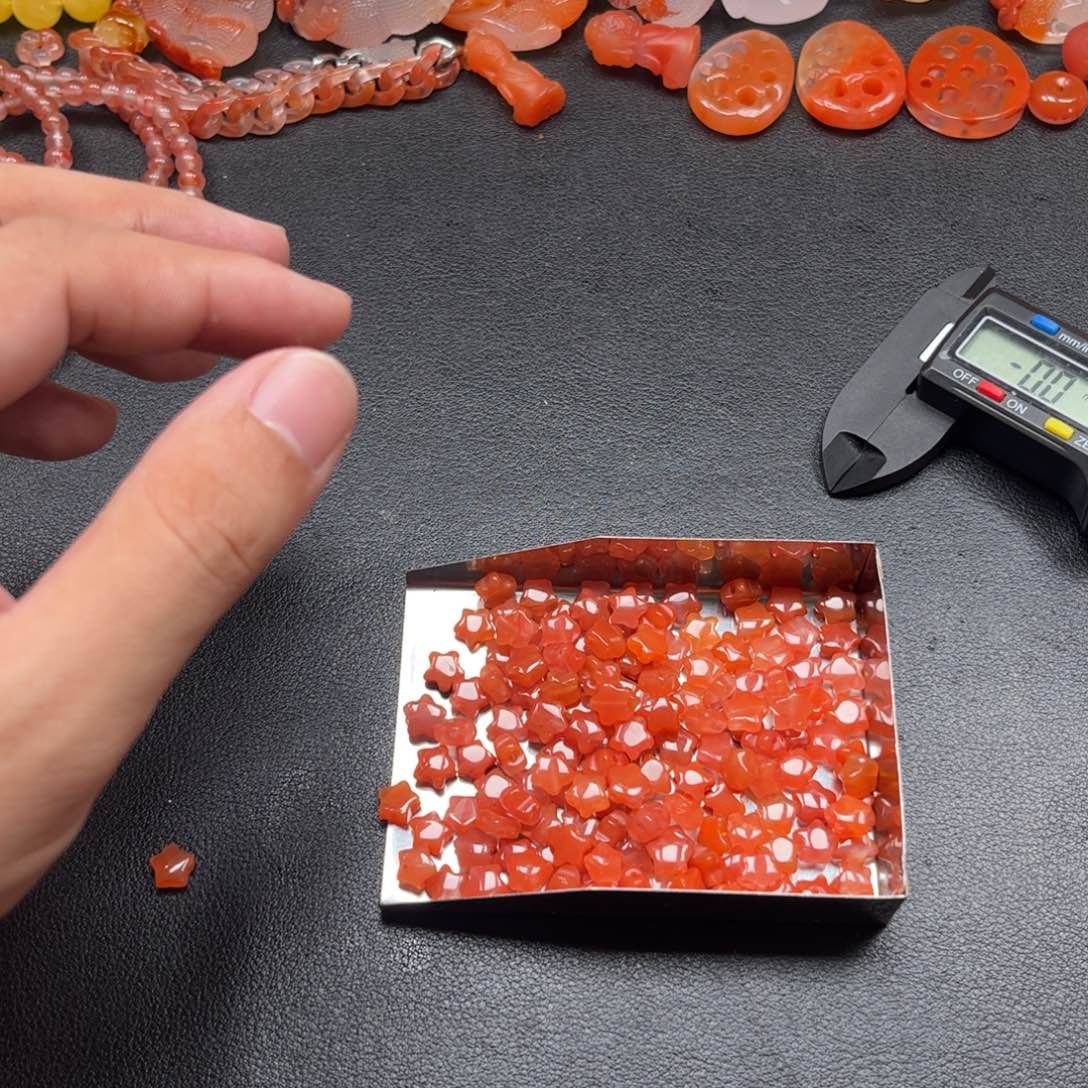 呼***噜南红玛瑙未镶嵌配饰