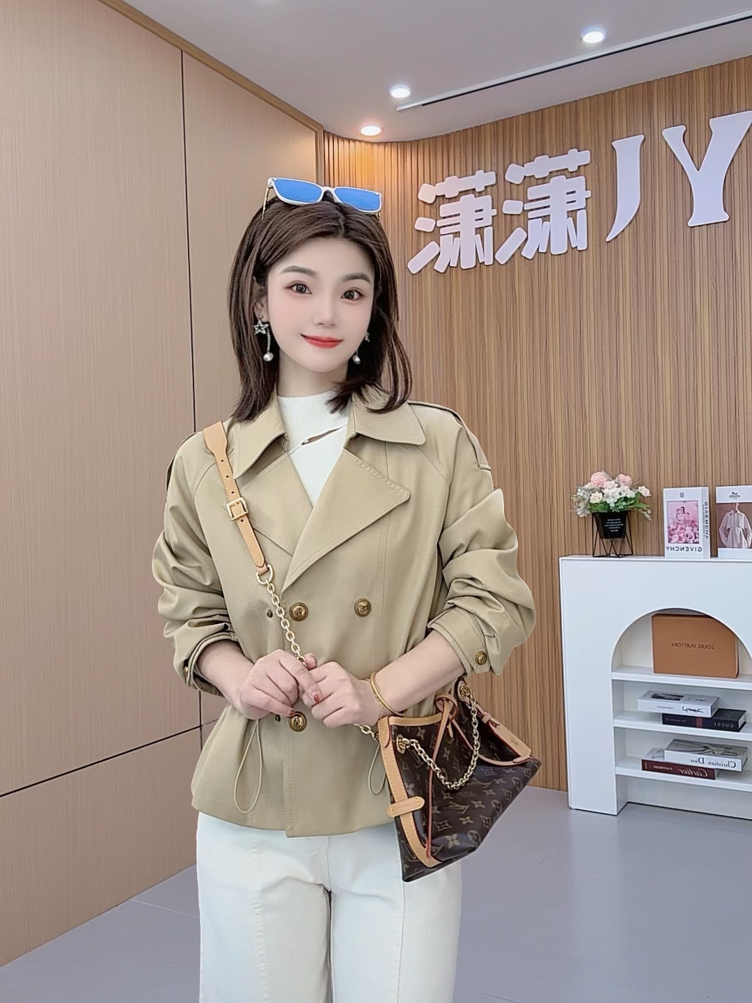 潇潇/新款2025女秋季显瘦气质时尚休闲百搭双排扣上衣法式外套