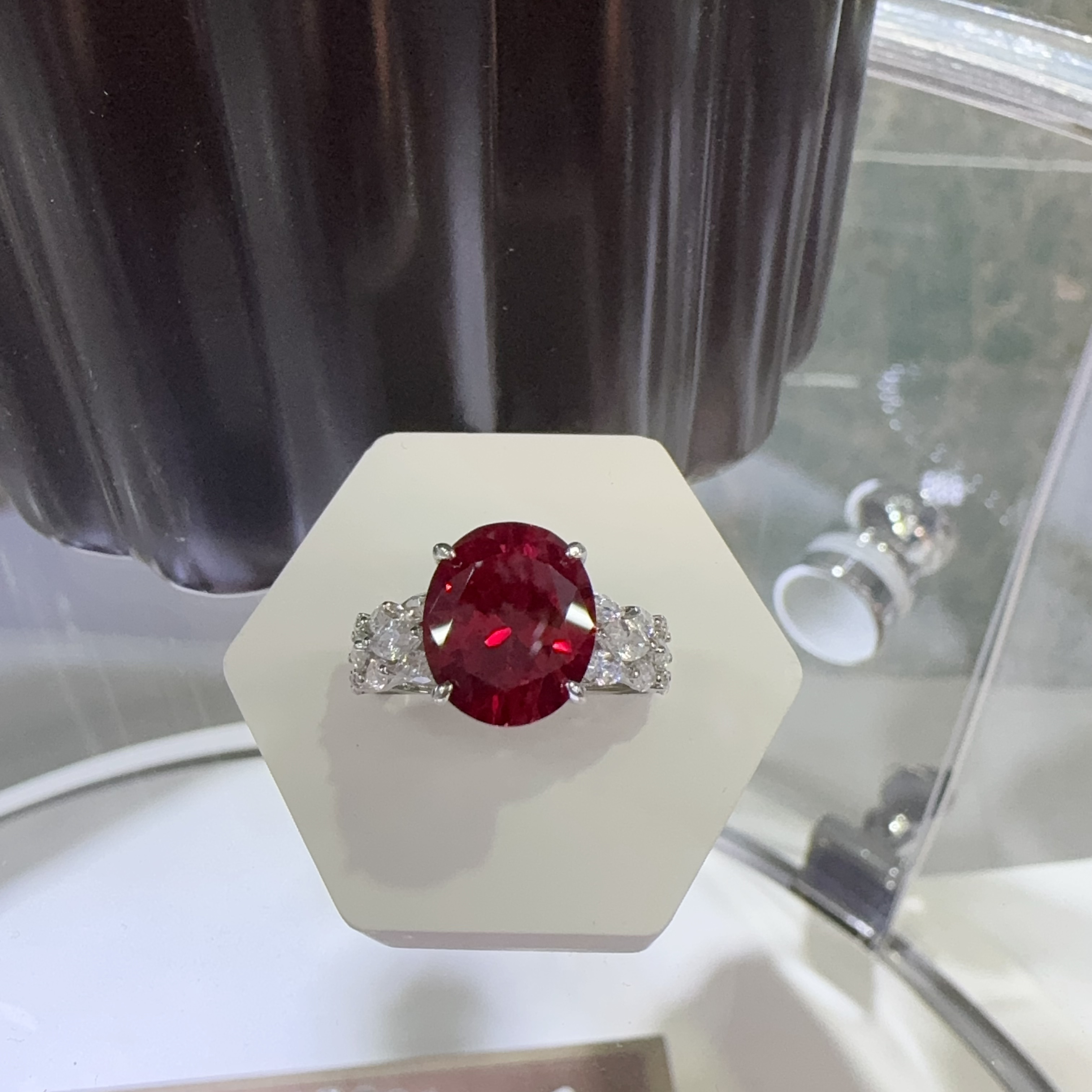 培育红宝石经典尊享椭圆切戒指Y545