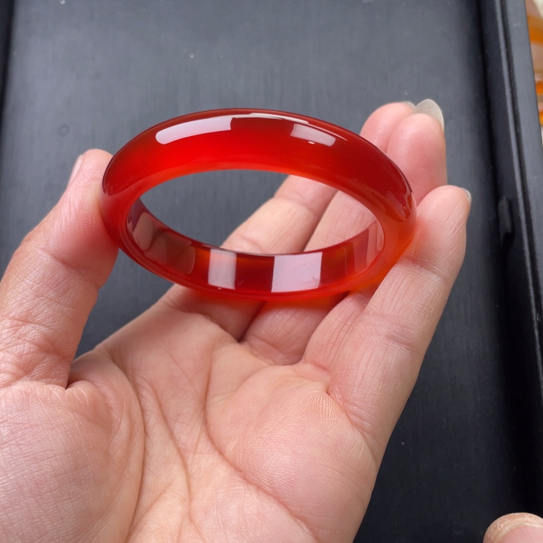 玛瑙/玉髓手镯未镶嵌p****?