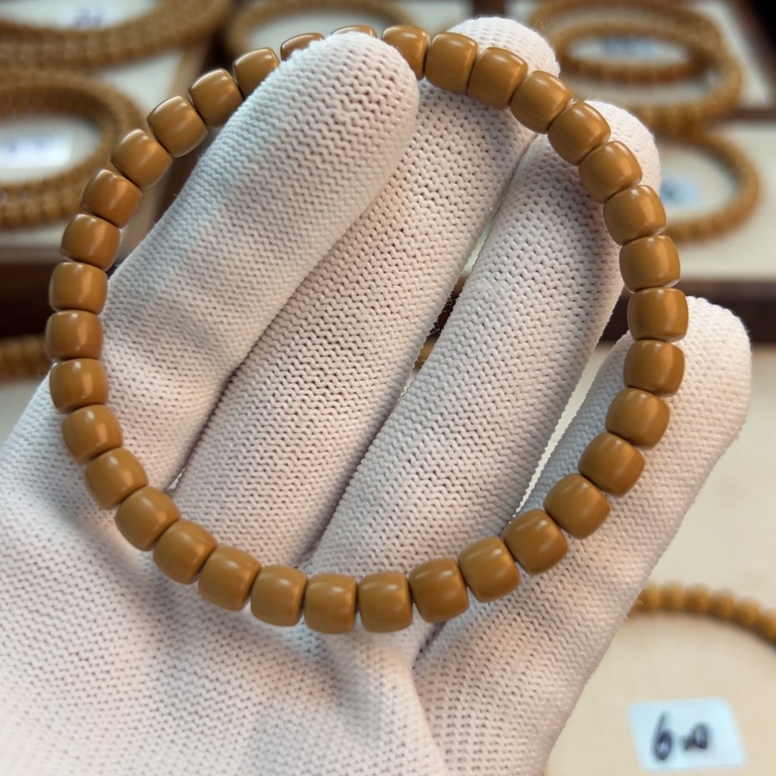 戴***斯手串橄榄核6.7mm核尖老型单圈