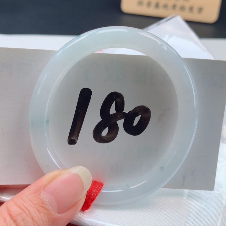 翡翠手镯未镶嵌冰