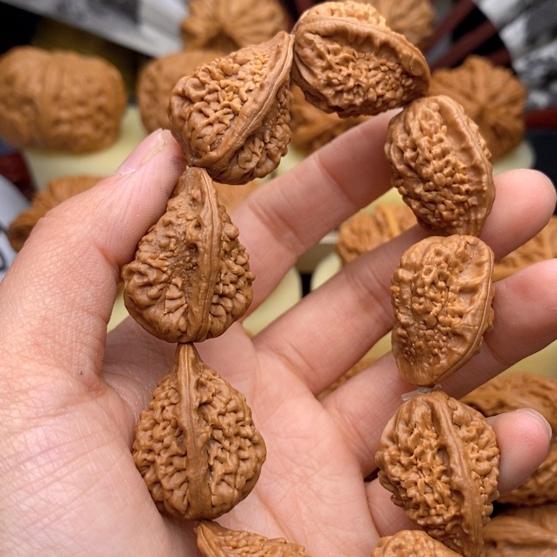 文玩核桃把件绣花鞋